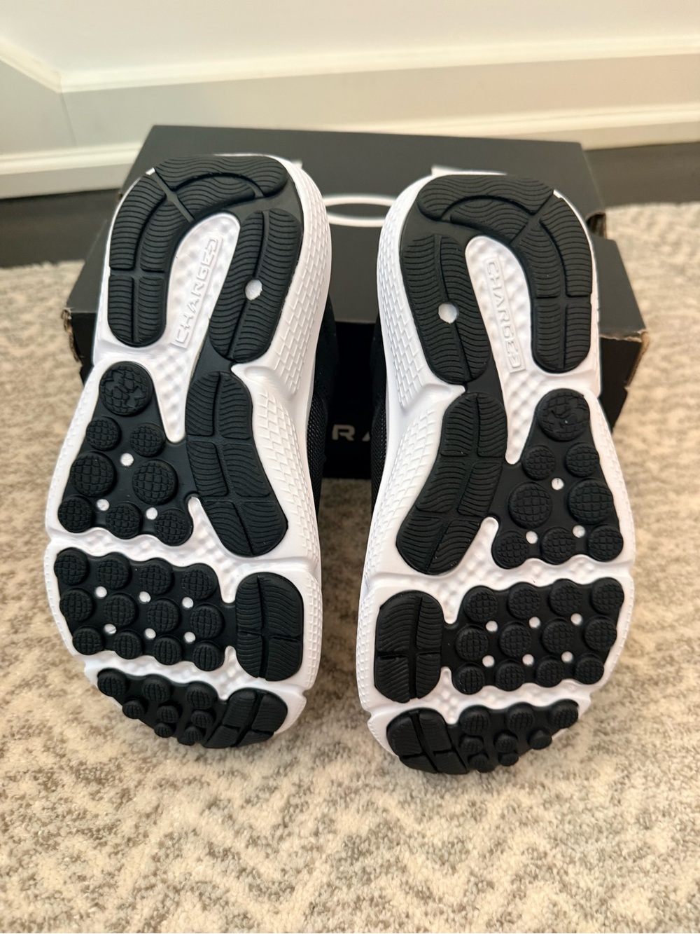 NWT Under Armour Boys' Assert 10 Wide AC Running Shoes - Black/White - Picture 4 of 4